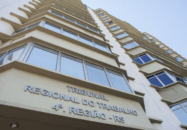 Empregada “proibida” de engravidar deve receber indenização por danos morais